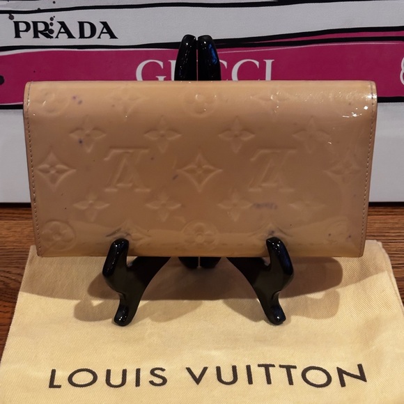 LOUIS VUITTON Vernis Sarah Bifold Wallet. - Picture 3 of 15
